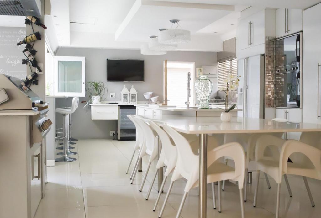 Luxury Upmarket Guesthouse 20 On 4Th Rustenburg Dış mekan fotoğraf