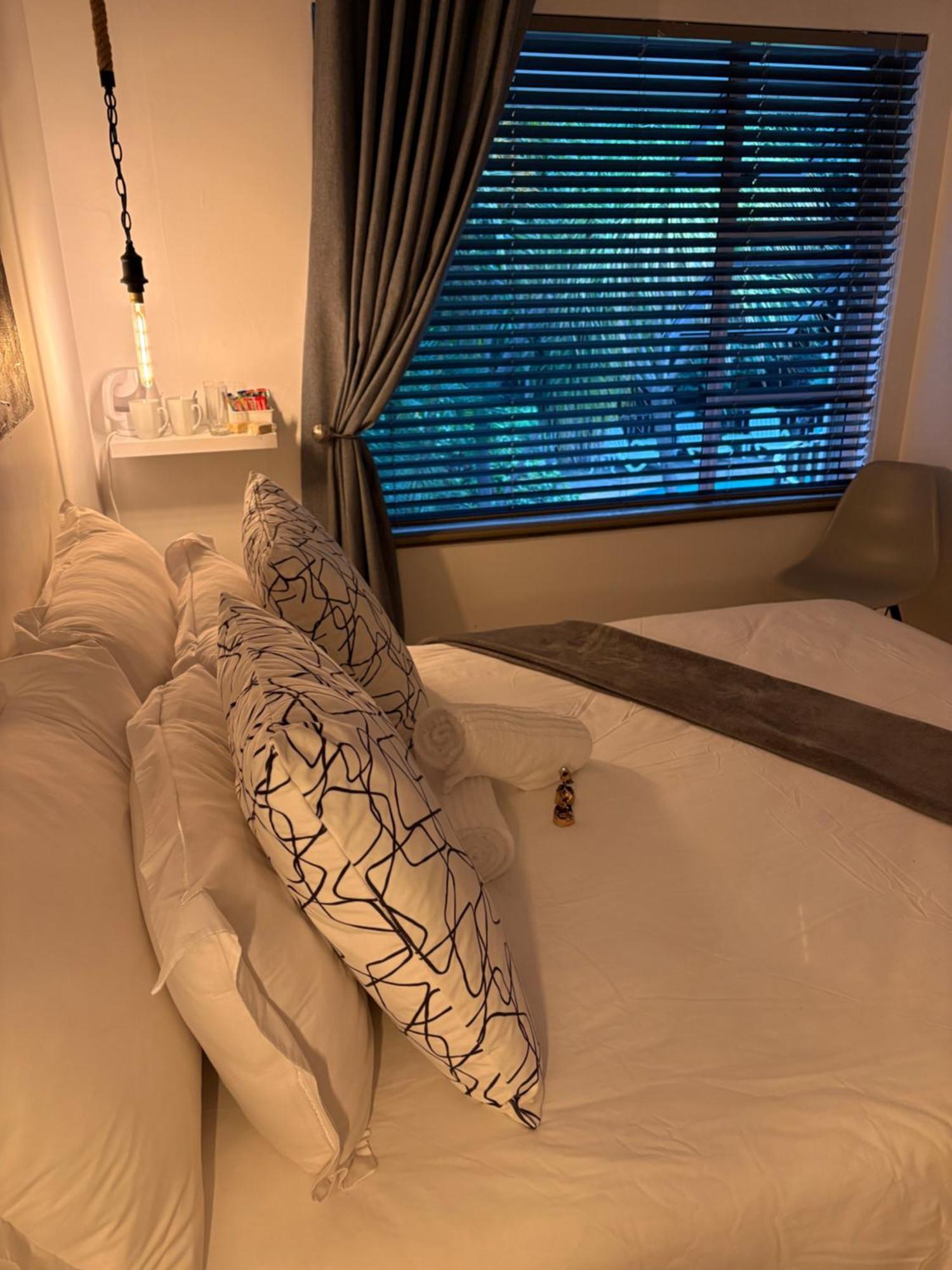 Luxury Upmarket Guesthouse 20 On 4Th Rustenburg Dış mekan fotoğraf